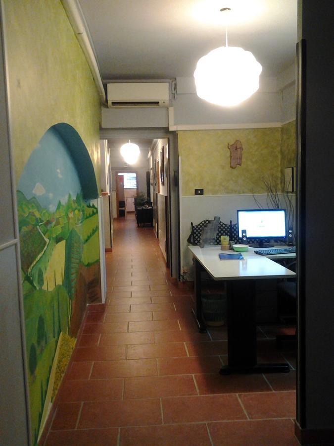 Emerald Fields Hostel Флоренция Экстерьер фото